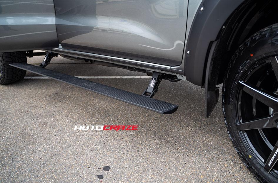 NISSAN NAVARA AVALANCHE GLOSS BLACK MILLED ACCENTS